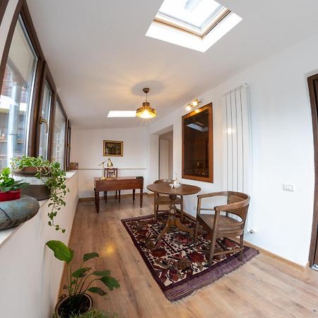 Theatre Rooftop Apartment With Patio Bucharest Exterior photo
