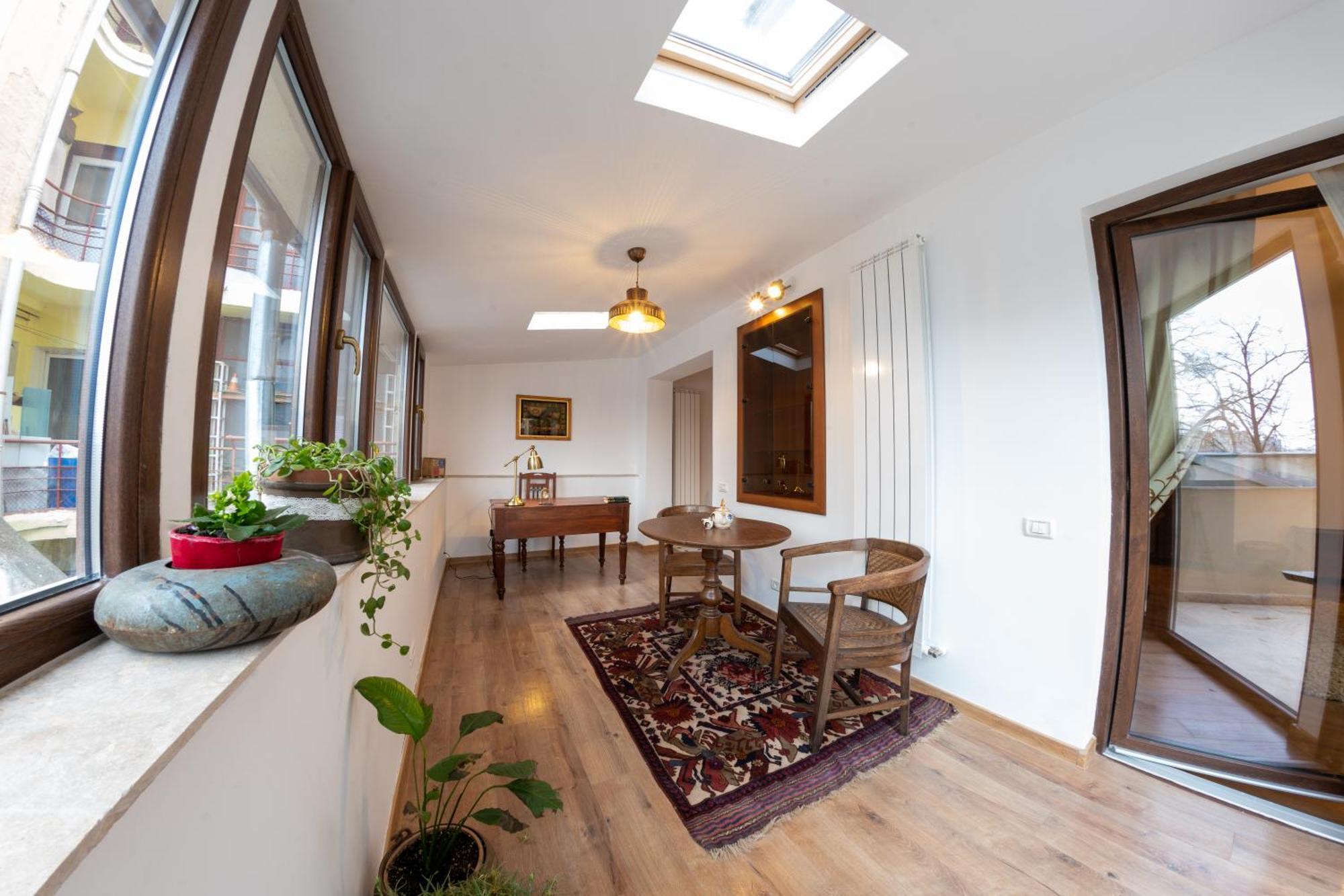 Theatre Rooftop Apartment With Patio Bucharest Exterior photo